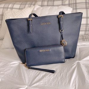 Michael Kors Shoulder Handbag with wristlet